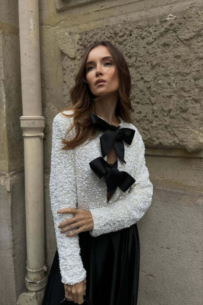 Noria | Modern chic blouse with striking accents